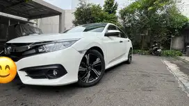 Dijual mobil Civic Turbo Sedan 1.5 Turbo AT Putih
