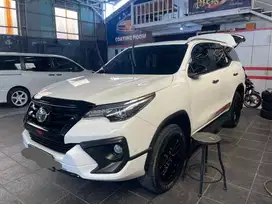 Toyota Fortuner putih, tahun 2020