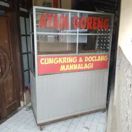 Etalase buat jualan makanan
