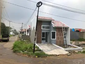 Rumah Hadap Jalan Utama Metro Parungpanjang Sisa 2 Unit