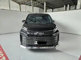 Low km 11rban Toyota Voxy 2.0 AT ( Matic ) 2024 Hitam Good Condition