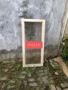 Jendela kamar atau ruang tamu