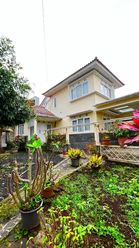Dijual Rumah Asri di Bandung, Lengkap dengan Gazebo dan Kolam Ikan