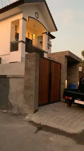 Dijual rumah lantai 2 renon denpasar