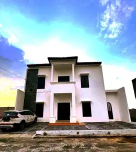 Rumah mewah di perumahan astana Buwana solo baru