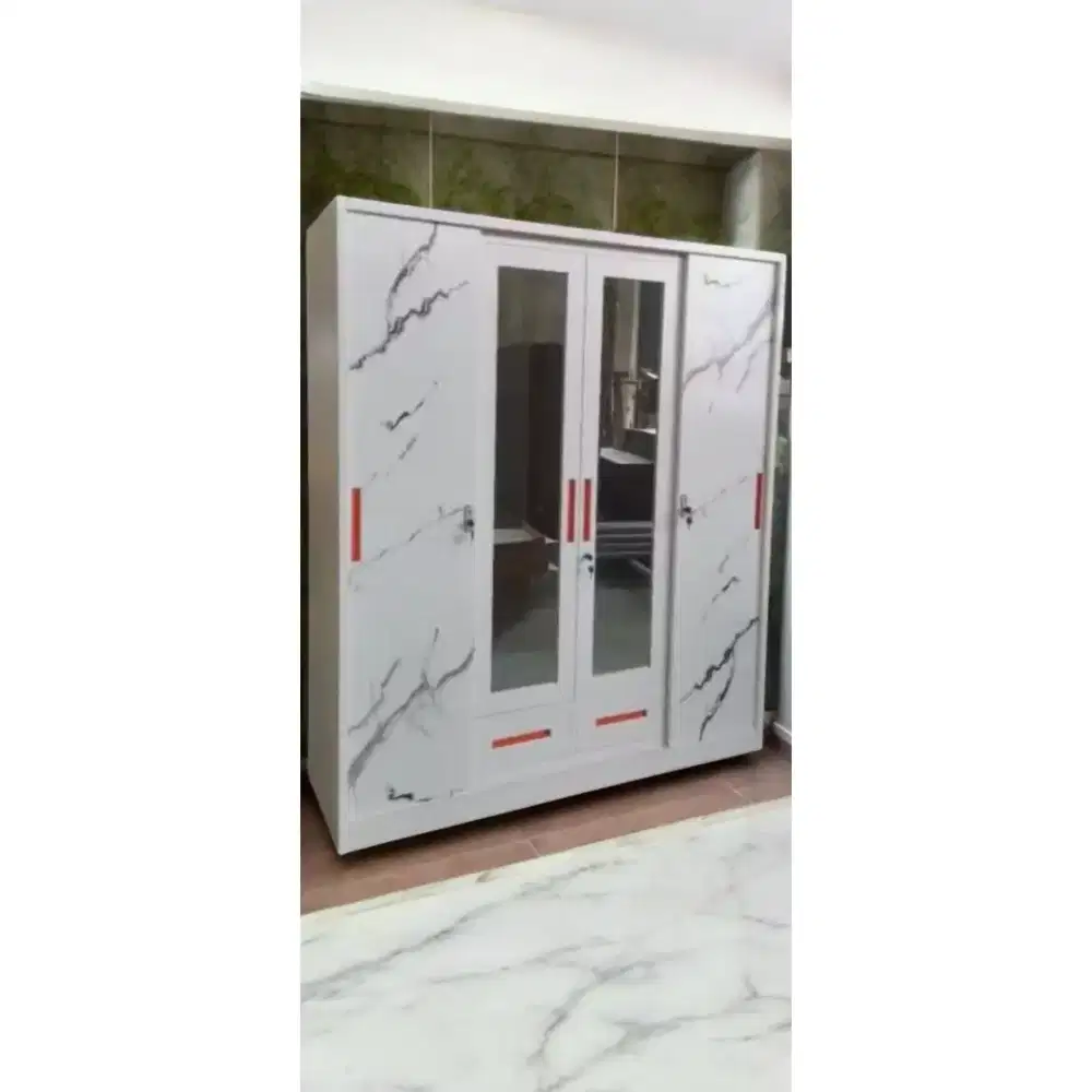 Lemari besi 4 pintu