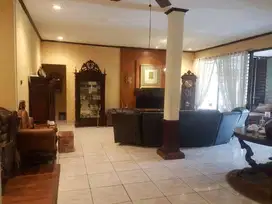 Rumah dg Tanah Luas ada Gazebo di Tebet