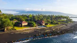Freehold - Tranquil Oceanfront Retreat: Luxury Living on Pristine