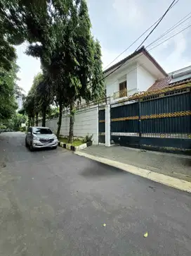 Rumah Secondary Posisi Hook Di Simprug Golf Kebayoran Jakarta Selatan