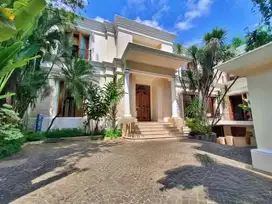 J345.The Private Luxury House at Jl Tulodong Widya Chandra-SCBD Jaksel