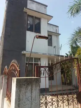 Disewakan Rumah 2lt 4KT 1KM di jl. Godean km 8