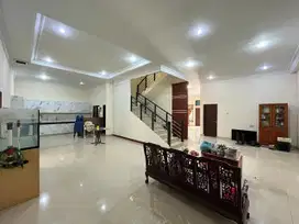 Villa di komplek Cemara Asri ( jln Rajawali)