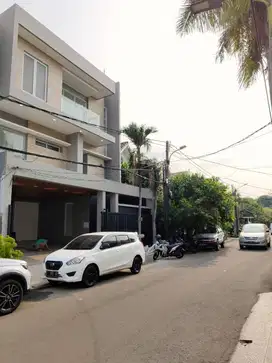 Rumah Mewah di Janur Elok luas 187m Kelapa Gading