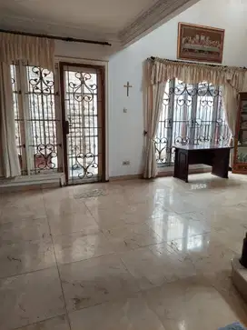 disewakan rumah cantik full furnished