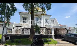 Rumah mewah di raya boulevard Wisata Bukit Mas,lokasi dekat club house