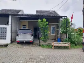 Over kredit murah posisi pinggir jln 5 thn