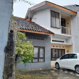 Rumah nyaman bagus 1.5 Lt dekat kampus ATMI-UMS