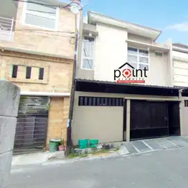 Rumah cantik modern 2 Lt kota Soko dekat RS JIH