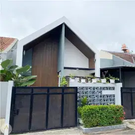 dijual rumah 2 lantai minimalis TKI taman kopo indah