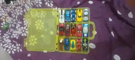 Mobil HOT WHEELS dan boksnya