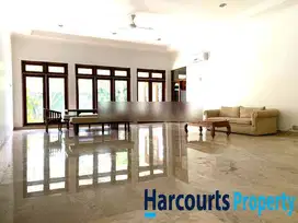 Rumah Terawat Area Kemang Dalam