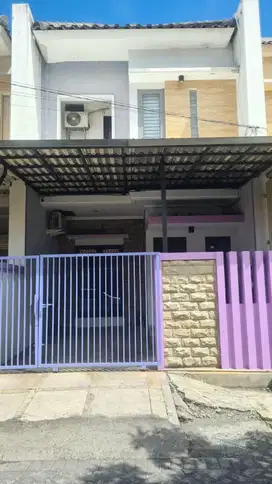 Dijual cepat murah rumah 2 lantai siap huni di semampir surabaya