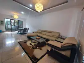 Dijual rumah 2 lantai dengan 3 kamar tidue Kerobokan