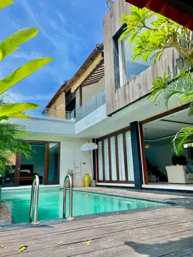 dijual villa lantai 2 umalas