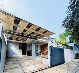 Rumah Cantik Baru Renovasi Memiliki Kolam Renang Di Bintaro Sektor 2
