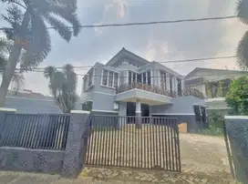 Rumah Luas di Warung Jati Timur, Kalibata Jakarta Selatan