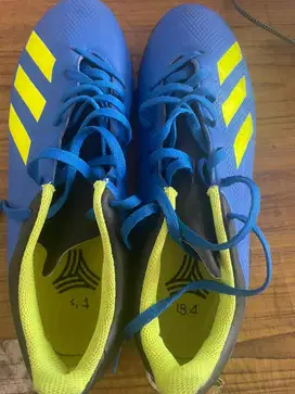 Barang baru bbrp x pake,d jual krena cedera pas futsal,pensiun