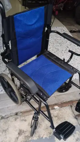 Kursi Roda Standar Lipat.