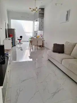 Cluster Aralia harapan indah. depan taman row terbesar,baru renovasi.