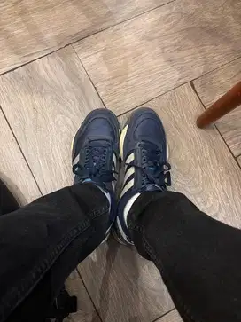 Sepatu adidas biru