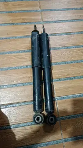 Shock belakang Innova Reborn
