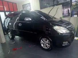 Innova V Luxury 2010 captain seat