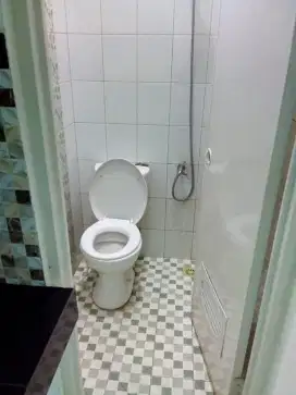 SISA 1 KAMAR KOST KOSONG MAHASISWA KARYAWAN PASUTRI DEKAT UBERTOS MALL