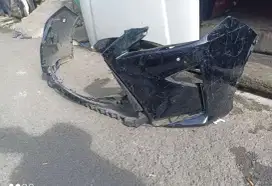 Bumper depan dan gril Lexus