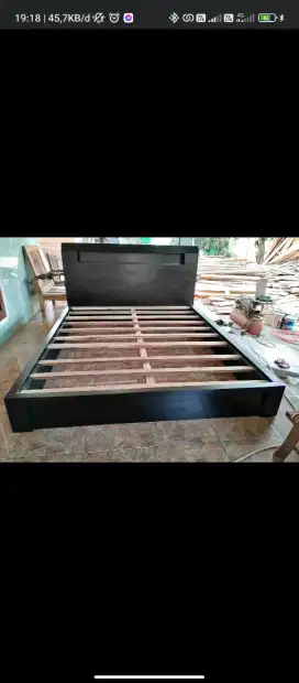 Divan alas kasur minimalis