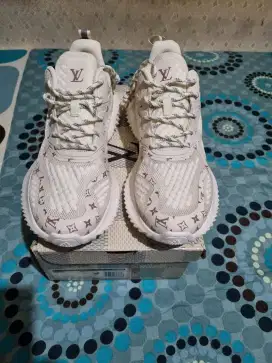 Sepatu adidas ultrabost