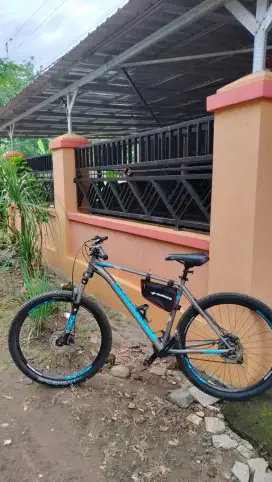 DIJUAL. Sepeda Gunung Polygon Strada 5