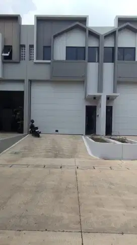 Di Sewakan Gudang Taman Tekno park  luas 120m