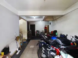 Rumah di kebun jeruk jakarta barat 2 lantai
