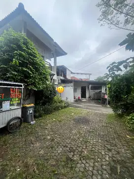Dijual Murah Rumah dengan halaman Luas di Tanjung Duren Selatan