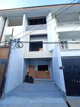 Dijual Rumah Baru 3 lantai di Kawasan Tomang