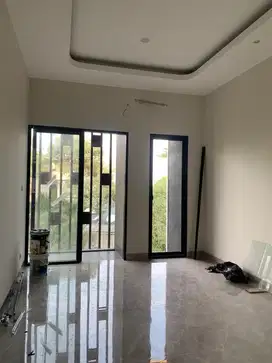 MODERN Rumah The Mansion Pakuwon Indah Bangunan MINIMALIS