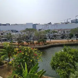 Dijual rumah PIK 10m x 25m View danau belakang  SHM 2,5 lantai