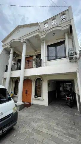 Dijual Rumah 2 lt Nyaman Bagus Startegis di Cempaka Putih