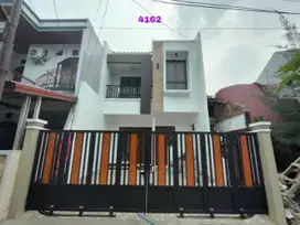 Dijual rumah 2 lt bangunan baru semi furnis startegis di pondok bambu
