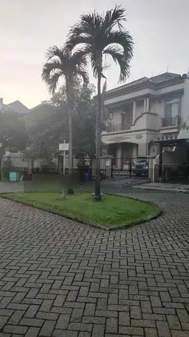 Rumah 2 lantai terawat, asri di Puspita Loka BSD City